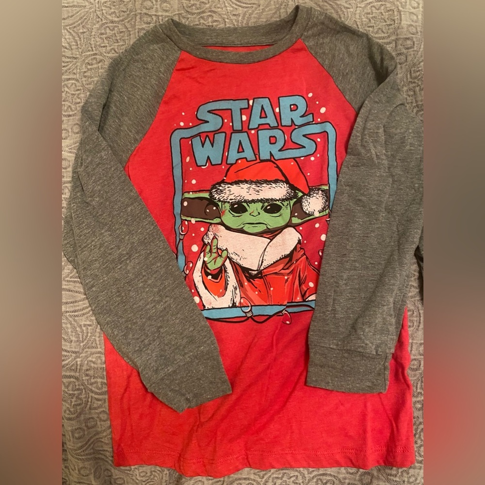 ⭐️ 🛸 Pair of Star Wars Kids Christmas Long Sleeve Tee - Size Medium (8) 🛸⭐️ - Picture 5 of 8